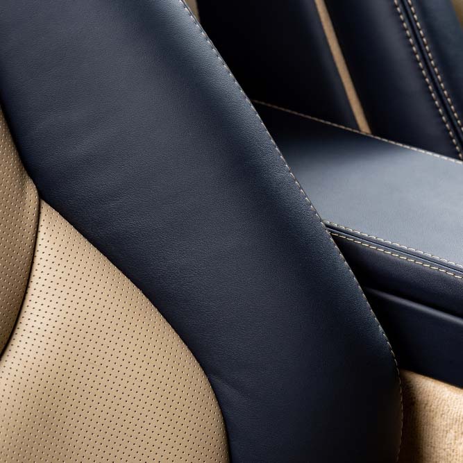 Funda de asiento de coche con retazos de colores